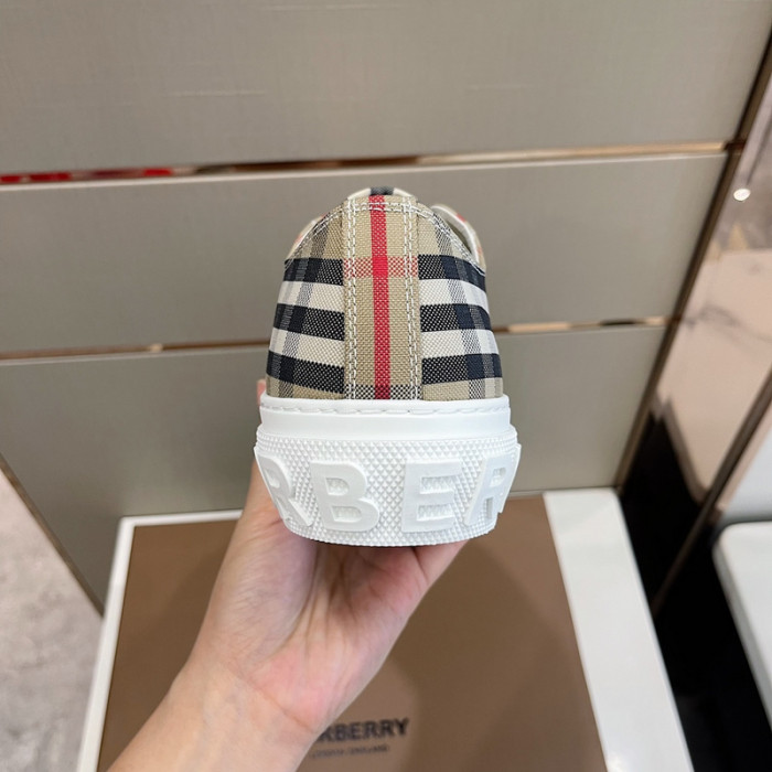 burber*y sneakers b000013