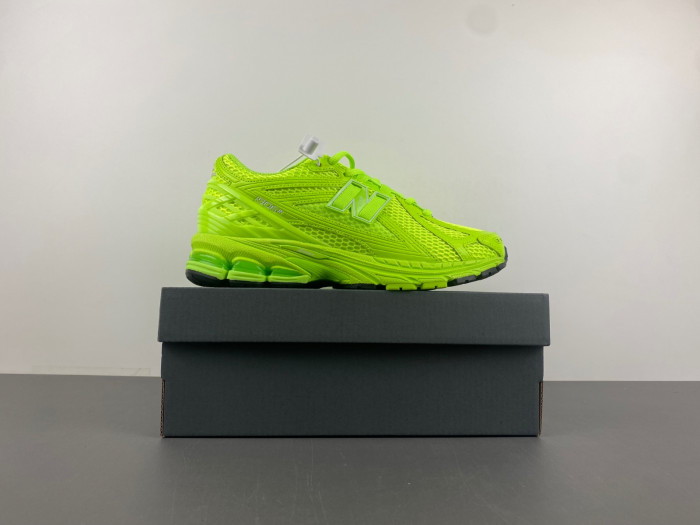 NEW BALANCE 1906R NB000052