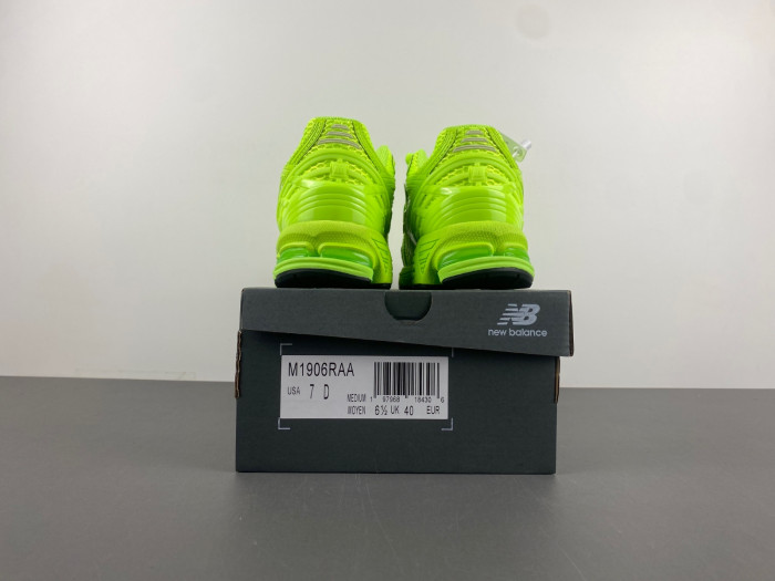 NEW BALANCE 1906R NB000052