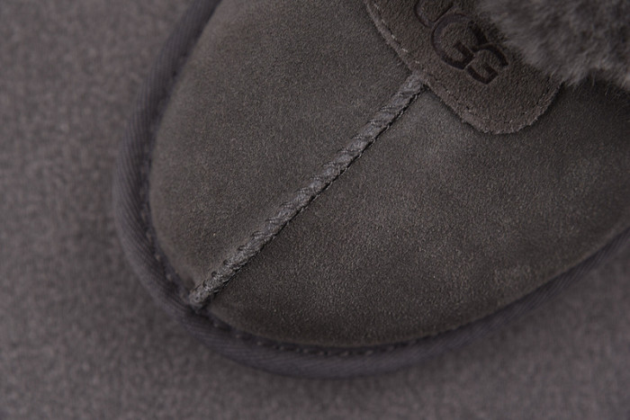 UGG SANDALS 4