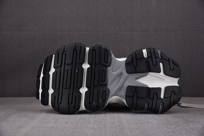 sneaker cargo