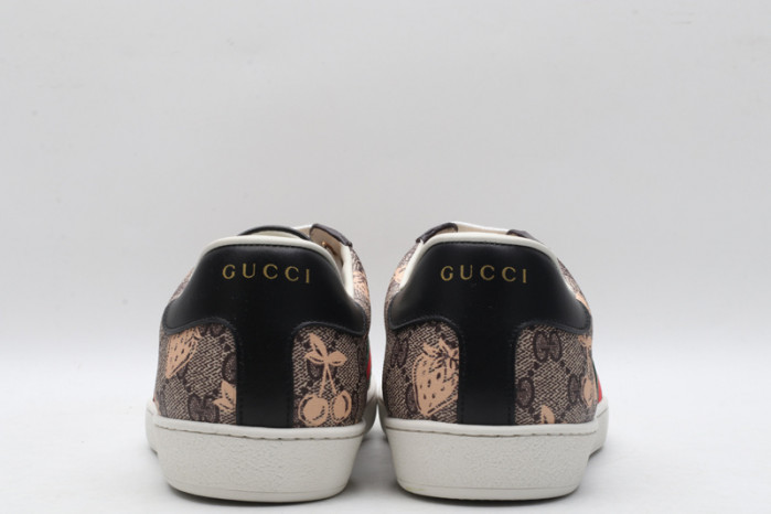 G*u*i* trainer sneaker91