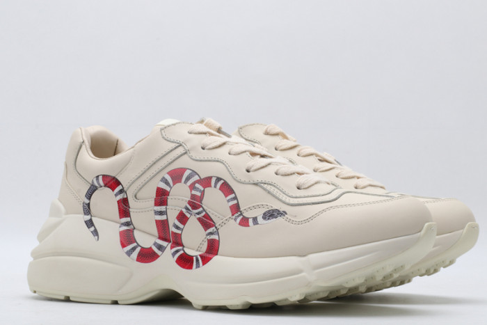 G*u*i* trainer sneaker23