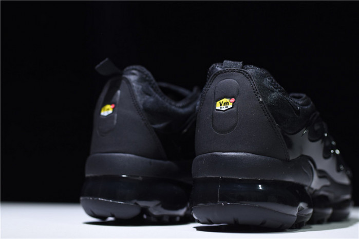 nike air vapormax plus triple black 924453-004