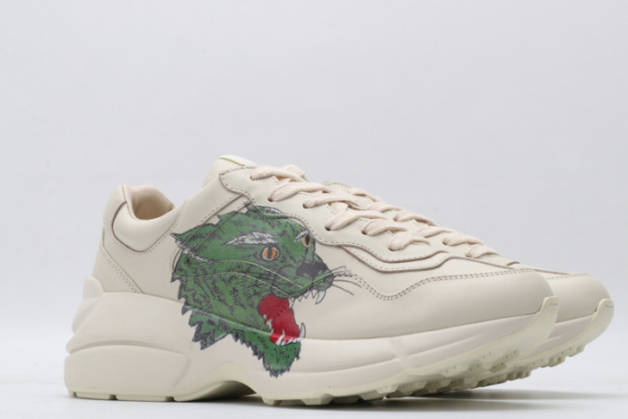 G*u*i* trainer sneaker25