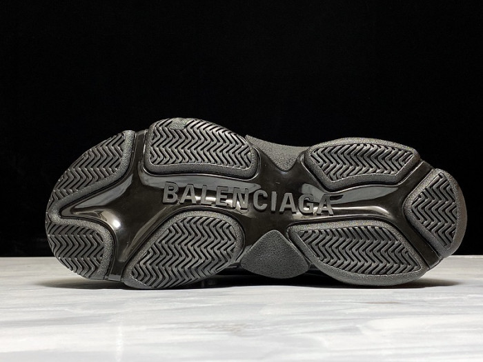 triples trainer sneakers letters 2000015
