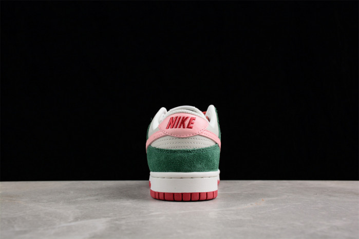 nike dunk low se all petals united fir green fn8923-061