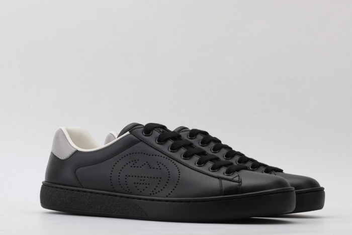 G*u*i* trainer sneaker56