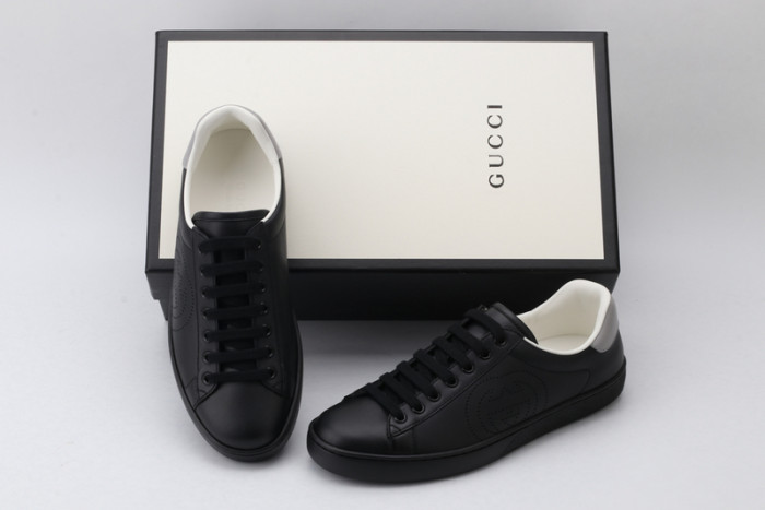 G*u*i* trainer sneaker56