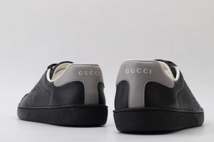 G*u*i* trainer sneaker56