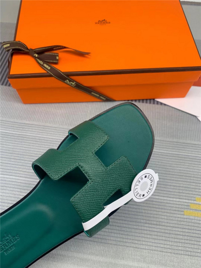 herme* sandal35