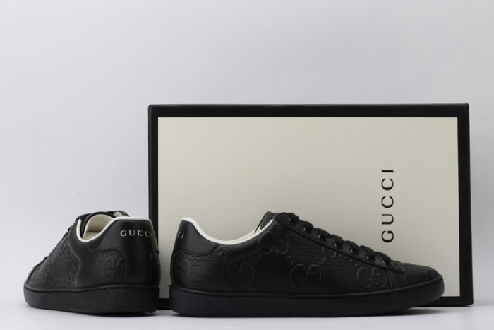 G*u*i* trainer sneaker71