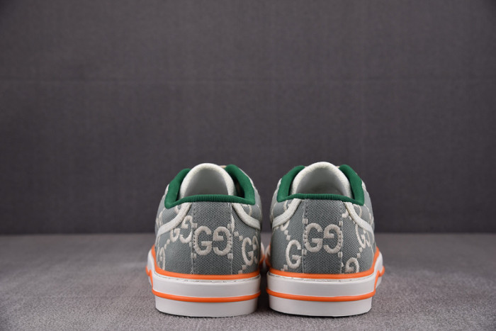G*u*i* trainer sneaker92