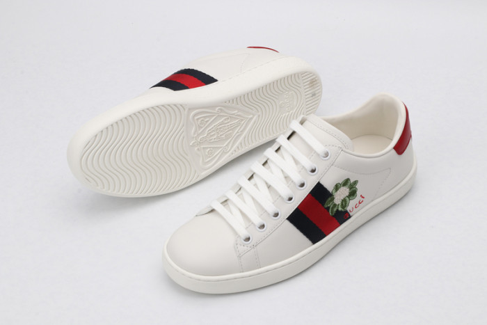 G*u*i* trainer sneaker44