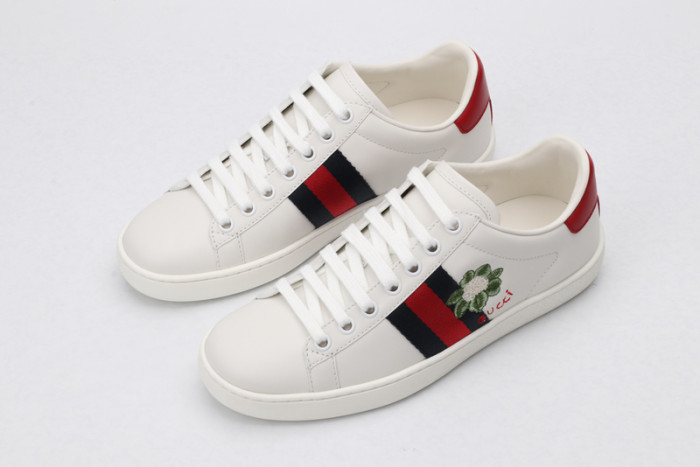 G*u*i* trainer sneaker44