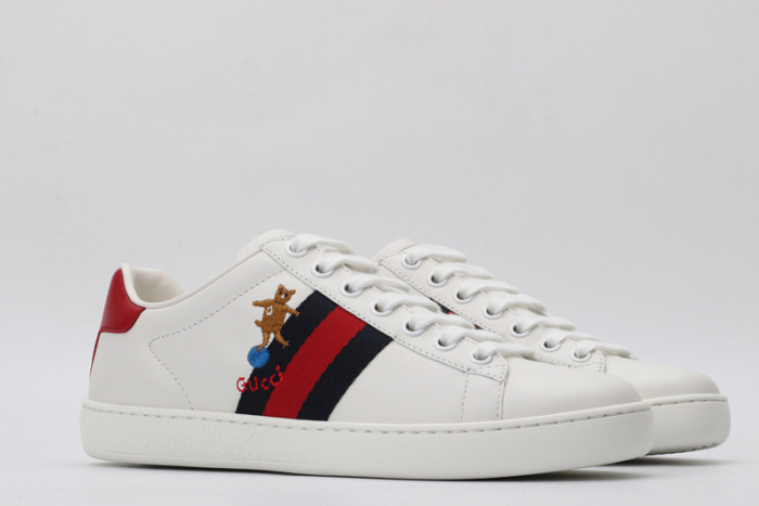 G*u*i* trainer sneaker44
