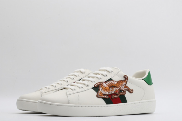 G*u*i* trainer sneaker61
