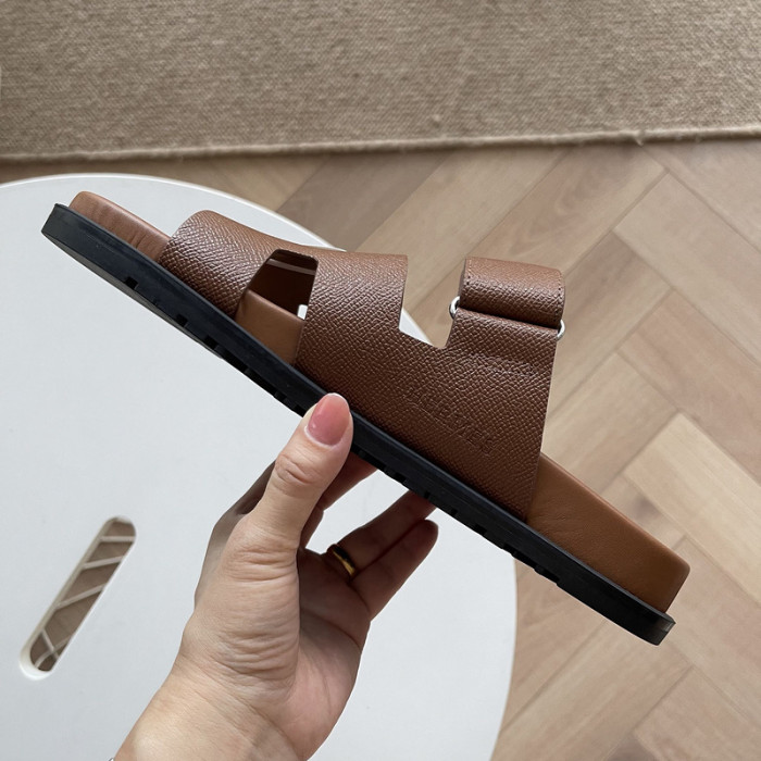 herme* sandal18