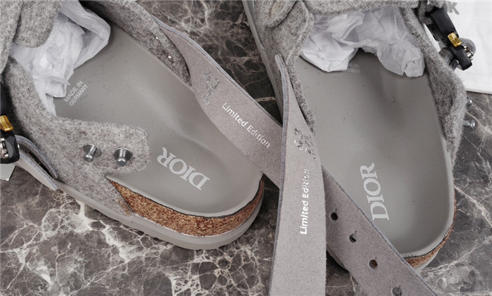 dio*r sandal 32