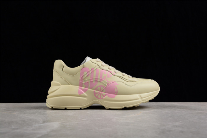 G*u*i* trainer sneaker90
