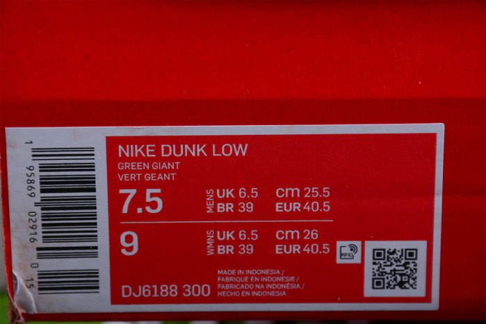 nike dunk low chlorophyll dj6188-300