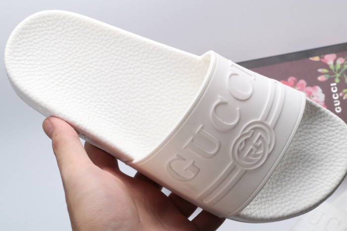 G*u*i* sandal66