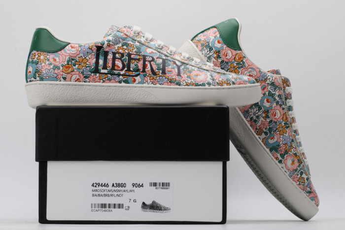 G*u*i* trainer sneaker69