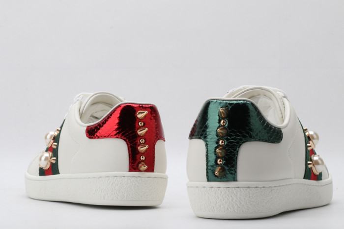 G*u*i* trainer sneaker54