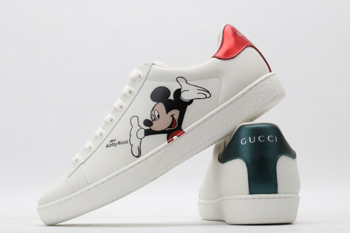 G*u*i* trainer sneaker68