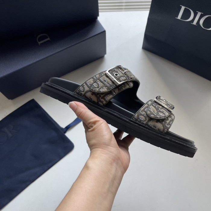 Dio*r sandal 44