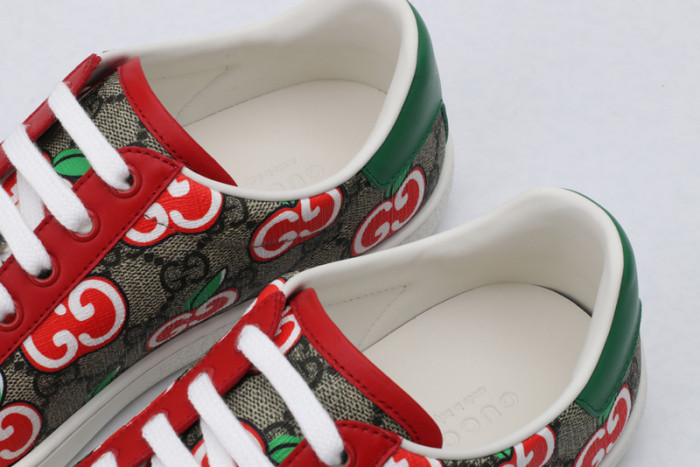 G*u*i* trainer sneaker45